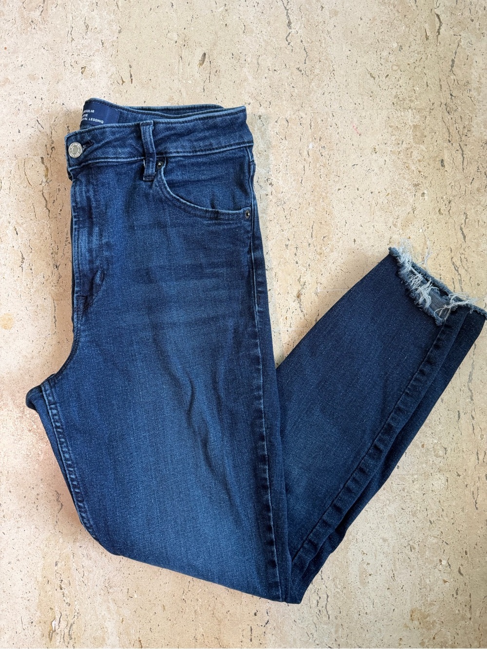 GAP Women’s 12/26 High Rise Universal Legging Jeans Dark Wash Raw Hem 26”
